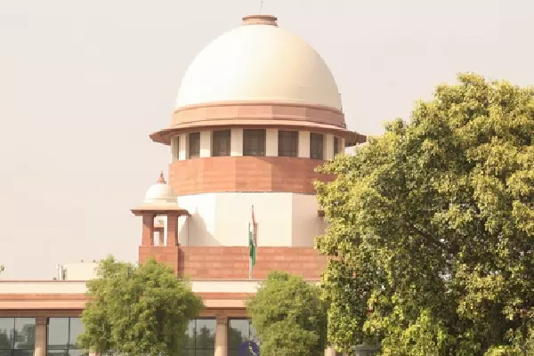 कलकत्ता हाई कोर्ट को ट्रांसफर हुआ आरजी कर केस, SC ने की कार्रवाई कलकत्ता हाई कोर्ट को ट्रांसफर हुआ आरजी कर केस, SC ने की कार्रवाई