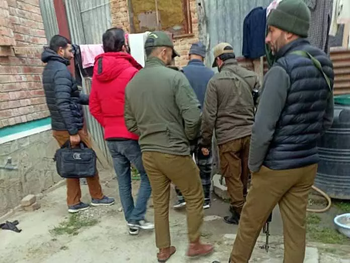 CIK ने कश्मीर में आतंकी नेटवर्क का भंडाफोड़ किया, 12 लोगों को हिरासत में लिया CIK ने कश्मीर में आतंकी नेटवर्क का भंडाफोड़ किया, 12 लोगों को हिरासत में लिया