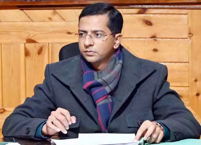SHOPIAN: डीसी ने मुगल रोड, सेडो इलाके का व्यापक दौरा किया SHOPIAN: डीसी ने मुगल रोड, सेडो इलाके का व्यापक दौरा किया