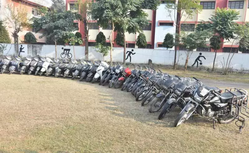 Amritsar: शहर में विशेष अभियान के दौरान 53 चोरी के वाहन बरामद किए गए Amritsar: शहर में विशेष अभियान के दौरान 53 चोरी के वाहन बरामद किए गए