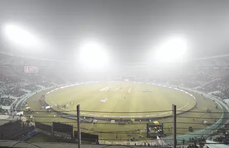चौथा T20 मैच: कोहरे की वजह से टॉस में देरी चौथा T20 मैच: कोहरे की वजह से टॉस में देरी