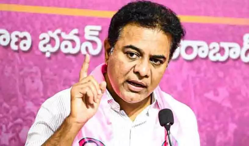 KTR ने दलबदलू विधायकों पर स्पीकर के फैसले को लोकतंत्र की हत्या बताया KTR ने दलबदलू विधायकों पर स्पीकर के फैसले को लोकतंत्र की हत्या बताया