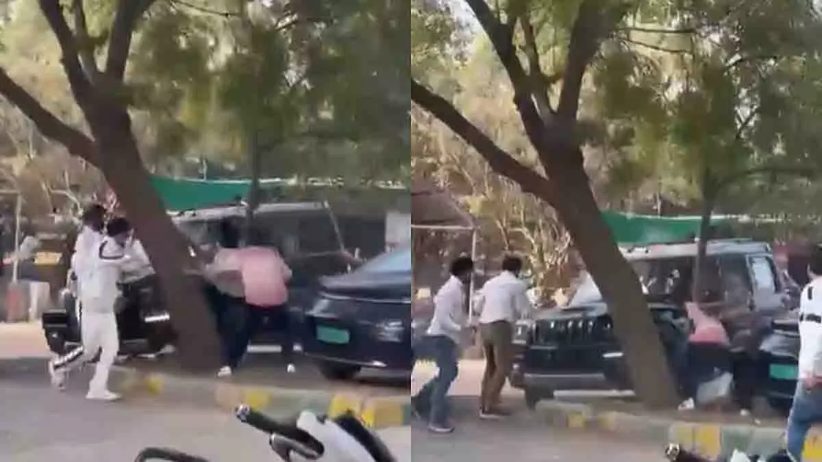 Haryana: रोहतक कॉलेज में स्कॉर्पियो से छात्रों को कुचलने की कोशिश Haryana: रोहतक कॉलेज में स्कॉर्पियो से छात्रों को कुचलने की कोशिश