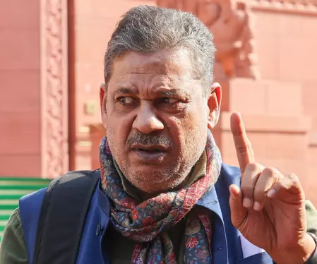 भाजपा ने तृणमूल सांसद कीर्ति आजाद पर लोकसभा के अंदर ई-सिगरेट पीने का लगाया आरोप भाजपा ने तृणमूल सांसद कीर्ति आजाद पर लोकसभा के अंदर ई-सिगरेट पीने का लगाया आरोप