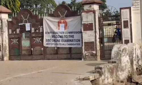 Jammu Kashmir: परीक्षा केंद्र के पास कंट्रोल रूम,पुलिस रेड से अफरा-तफरी Jammu Kashmir: परीक्षा केंद्र के पास कंट्रोल रूम,पुलिस रेड से अफरा-तफरी