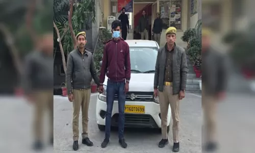 कैब से अपहरण के प्रयास का आरोपी चालक गिरफ्तार, गाड़ी से कूदकर युवती ने बचाई थी जान कैब से अपहरण के प्रयास का आरोपी चालक गिरफ्तार, गाड़ी से कूदकर युवती ने बचाई थी जान