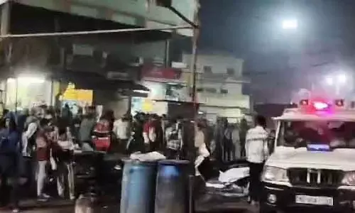 MP : जबलपुर नगर निगम ने रात भर अतिक्रमण हटाने का अभियान चलाया MP : जबलपुर नगर निगम ने रात भर अतिक्रमण हटाने का अभियान चलाया