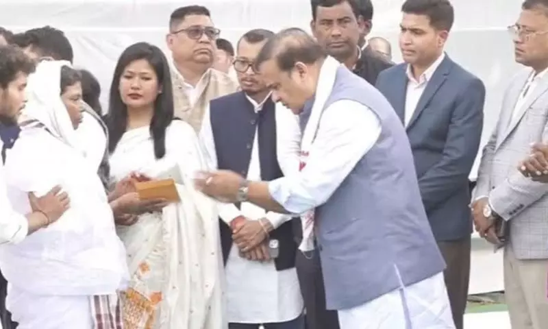 अंजाव दुर्घटना: असम मुख्यमंत्री ने मृत मजदूरों के परिवारों को मुआवजे का आश्वासन दिया अंजाव दुर्घटना: असम मुख्यमंत्री ने मृत मजदूरों के परिवारों को मुआवजे का आश्वासन दिया
