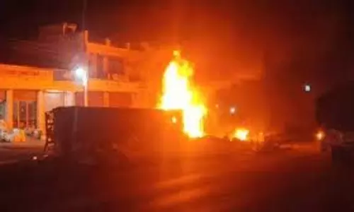Rajasthan: चावल से भरा एक ट्रक बना आग का गोला, अफरा-तफरी