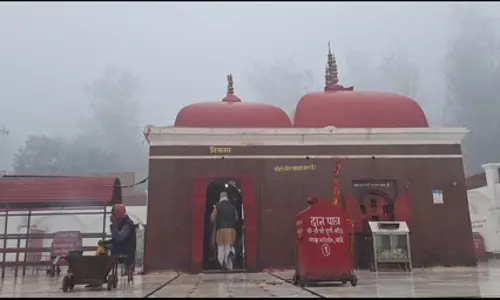 प्रसिद्ध मंदिर में चोरी, जांच में जुटी पुलिस प्रसिद्ध मंदिर में चोरी, जांच में जुटी पुलिस
