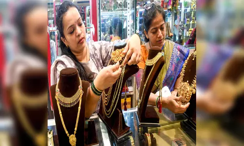 सोने और चांदी की कीमतों में गिरावट, जानें मार्केट में आज की कीमत
