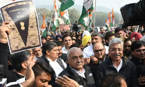 Congress ने नेशनल हेराल्ड मामले को लेकर बीजेपी के पंचकूला ऑफिस के बाहर विरोध प्रदर्शन