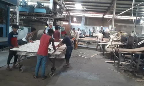 Yamunanagar में दो प्लाईवुड फैक्ट्रियों से सब्सिडी वाला यूरिया के 72 बैग जब्त किए गए Yamunanagar में दो प्लाईवुड फैक्ट्रियों से सब्सिडी वाला यूरिया के 72 बैग जब्त किए गए