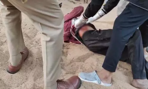 युवक की लाश मिली, खून से लथपथ था, तिल्दा थाना क्षेत्र में वारदात युवक की लाश मिली, खून से लथपथ था, तिल्दा थाना क्षेत्र में वारदात