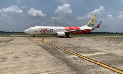Kozhikode जाने वाली एयर इंडिया एक्सप्रेस की फ्लाइट ने कोच्चि में इमरजेंसी लैंडिंग की