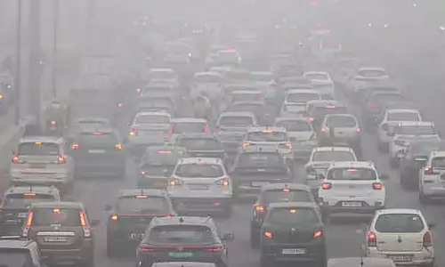Delhi-NCR गंभीर स्मॉग से प्रभावित, लोग पश्चिमी विक्षोभ से राहत की उम्मीद में