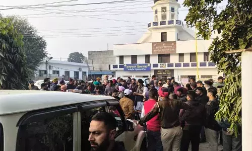 Jalandhar: कांग्रेस ने साहनी जोन-4 ब्लॉक में दोबारा गिनती का विरोध किया Jalandhar: कांग्रेस ने साहनी जोन-4 ब्लॉक में दोबारा गिनती का विरोध किया