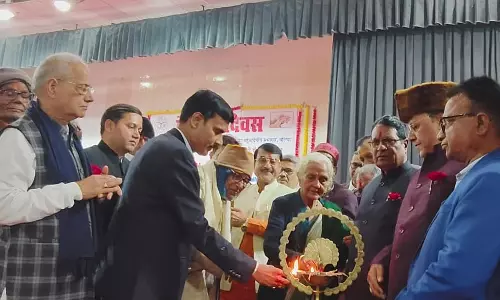 Baliya: बलिया डीएम के सामने रखी गई पेंशनरों की मांगें Baliya: बलिया डीएम के सामने रखी गई पेंशनरों की मांगें
