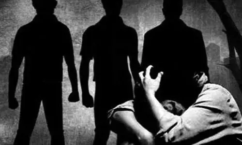 Virudhunagar में दो लड़कों पर हमला करने के आरोप में छह नाबालिगों को हिरासत में लिया गया Virudhunagar में दो लड़कों पर हमला करने के आरोप में छह नाबालिगों को हिरासत में लिया गया