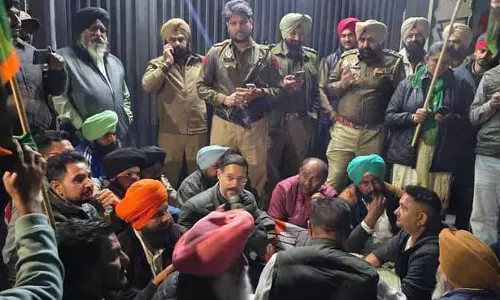 Ludhiana: कांग्रेस नेताओं ने धरना दिया, मतगणना में गड़बड़ी का आरोप लगाया