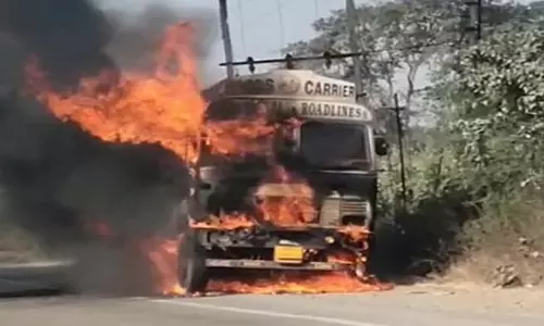 बिलासपुर हाईवे पर चलती ट्रक में भीषण आग, ब्लास्ट के बाद धू-धू कर जला वाहन