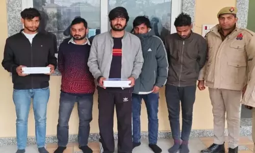 Bareilly: सुरक्षा एजेंसियों ने चलाया छापा, आरोपी पकड़े गए Bareilly: सुरक्षा एजेंसियों ने चलाया छापा, आरोपी पकड़े गए