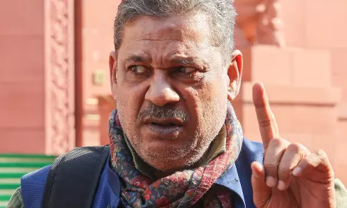 BJP का दावा: तृणमूल सांसद कीर्ति आज़ाद ने संसद के अंदर ई-सिगरेट पी BJP का दावा: तृणमूल सांसद कीर्ति आज़ाद ने संसद के अंदर ई-सिगरेट पी