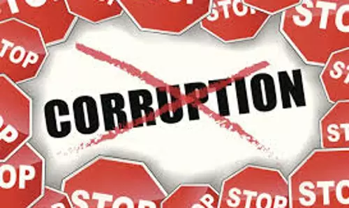 Sonbhadra: एसडीएम के स्टाफ और लेखपाल पर भ्रष्टाचार का आरोप