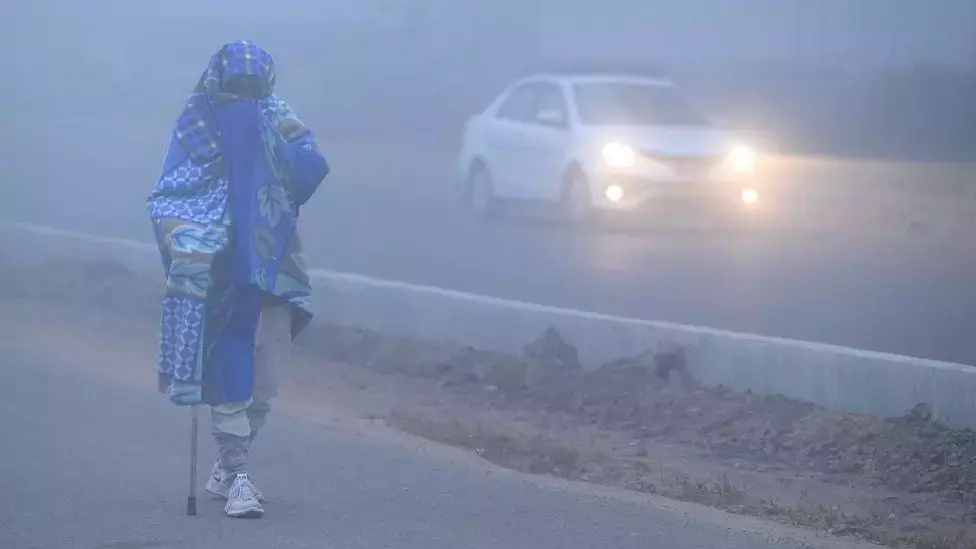 Telangana में भीषण शीतलहर लौटी, हैदराबाद में तापमान 10°C से नीचे पहुंचा Telangana में भीषण शीतलहर लौटी, हैदराबाद में तापमान 10°C से नीचे पहुंचा