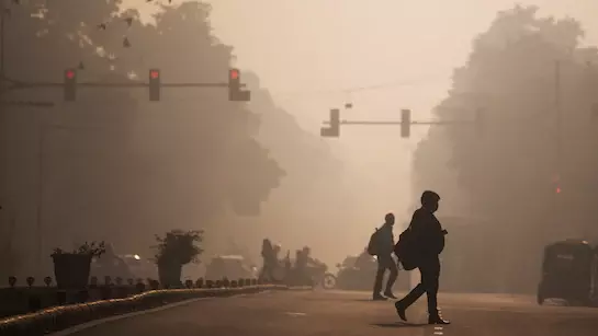 New Delhi: GRAP-IV लागू, दिल्लीवासियों की सांसें घुटीं