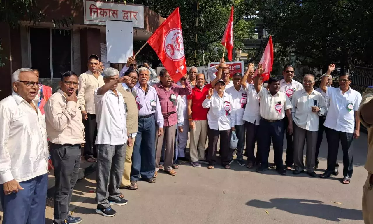 Telangana : रेलवे पेंशनभोगियों ने पुरानी पेंशन योजना बहाल करने की मांग की Telangana : रेलवे पेंशनभोगियों ने पुरानी पेंशन योजना बहाल करने की मांग की