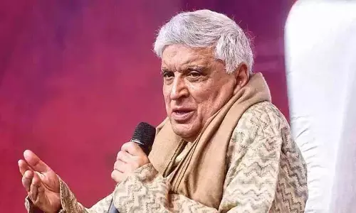 Javed Akhtar ने महिला डॉक्टरों के हिजाब मामले पर नीतीश कुमार की आलोचना की Javed Akhtar ने महिला डॉक्टरों के हिजाब मामले पर नीतीश कुमार की आलोचना की