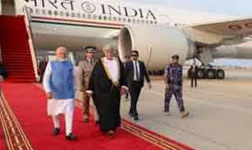तीन देशों के दौरे के आखिरी पड़ाव पर मस्कट में मोदी तीन देशों के दौरे के आखिरी पड़ाव पर मस्कट में मोदी