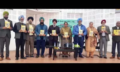 PLS ने डॉ. मनोजित की किताब लॉन्च की