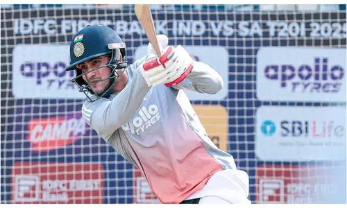 शुभमन गिल चोट के कारण T20I मैच से बाहर, फैंस लगा रहे हैं कयास शुभमन गिल चोट के कारण T20I मैच से बाहर, फैंस लगा रहे हैं कयास