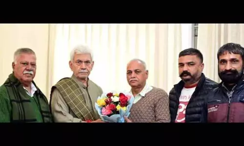 JAMMU: प्रतिनिधिमंडल ने एलजी से मुलाकात की JAMMU: प्रतिनिधिमंडल ने एलजी से मुलाकात की
