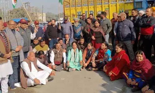 जम्मू संभाग में SMVD संघर्ष समिति द्वारा बड़े पैमाने पर विरोध प्रदर्शन किए गए जम्मू संभाग में SMVD संघर्ष समिति द्वारा बड़े पैमाने पर विरोध प्रदर्शन किए गए