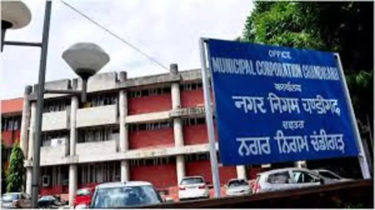 Chandigarh: विभागों से खर्च मंजूरी लेकर हटेंगे खतरनाक पोल