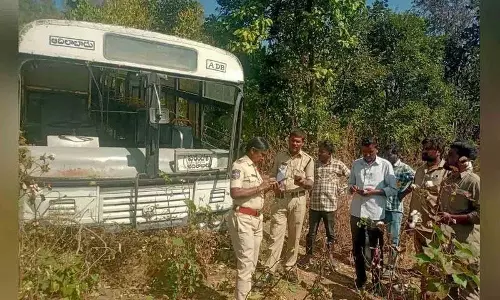 RTC Bus कपास के खेत में घुसी; तीन घायल