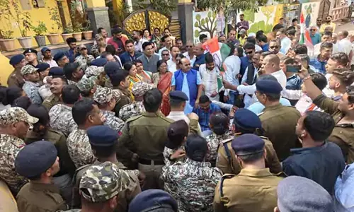 नेशनल हेराल्ड मामले में धमतरी में कांग्रेस का प्रदर्शन, भाजपा कार्यालय घेराव के दौरान झड़प