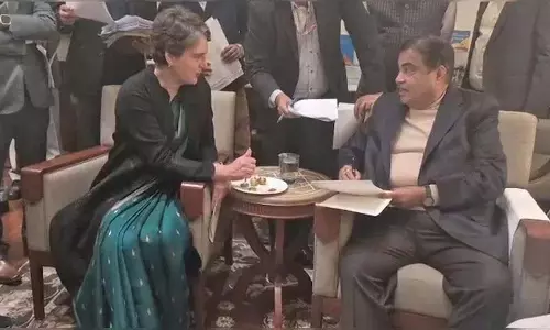 Nitin Gadkari ने संसद में प्रियंका गांधी को खास डिश परोसी