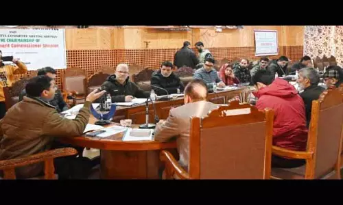 डीसी शोपियां ने DLRC/DCC बैठक की अध्यक्षता की
