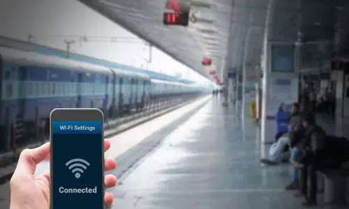 रेलवे यात्रियों के लिए अच्छी खबर... अब स्टेशनों पर फ्री Wi-Fi सर्विस मिलेगी रेलवे यात्रियों के लिए अच्छी खबर... अब स्टेशनों पर फ्री Wi-Fi सर्विस मिलेगी