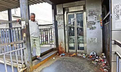 SCR हैदराबाद नामपल्ली स्टेशन पर पुराने फुट ओवर ब्रिज को तोड़ेगा SCR हैदराबाद नामपल्ली स्टेशन पर पुराने फुट ओवर ब्रिज को तोड़ेगा