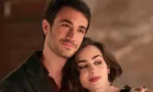 Emily इन पेरिस सीज़न 5 आज से नेटफ्लिक्स पर स्ट्रीमिंग के लिए उपलब्ध Emily इन पेरिस सीज़न 5 आज से नेटफ्लिक्स पर स्ट्रीमिंग के लिए उपलब्ध