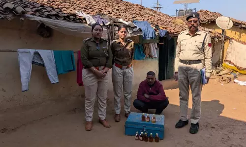 ड्राई-डे के दिन भी आबकारी विभाग की बड़ी कार्रवाई, 2 आरोपी गिरफ्तार ड्राई-डे के दिन भी आबकारी विभाग की बड़ी कार्रवाई, 2 आरोपी गिरफ्तार