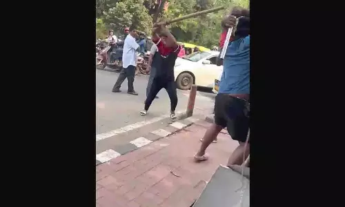 Bhubaneswar: मामूली विवाद हिंसक, ऑटो ड्राइवरों ने पुलिस स्टेशन घेरा Bhubaneswar: मामूली विवाद हिंसक, ऑटो ड्राइवरों ने पुलिस स्टेशन घेरा