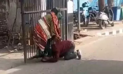 Uttar Pradesh में एक आदमी ने अपनी सास से पत्नी को घर वापस भेजने की गुहार लगाई Uttar Pradesh में एक आदमी ने अपनी सास से पत्नी को घर वापस भेजने की गुहार लगाई