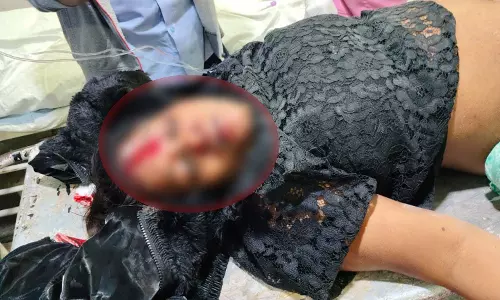 रायपुर में महिला पत्रकार को ट्रेलर ने कुचला, हालत नाजुक