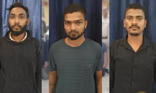 राष्ट्रीय राजमार्ग लूट मामले में तीन गिरफ्तार, पुलिस ने स्कॉर्पियो वाहन व चाकू किया बरामद राष्ट्रीय राजमार्ग लूट मामले में तीन गिरफ्तार, पुलिस ने स्कॉर्पियो वाहन व चाकू किया बरामद